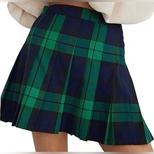 Aerie Class Act Pleated Skirt in the color Everglade